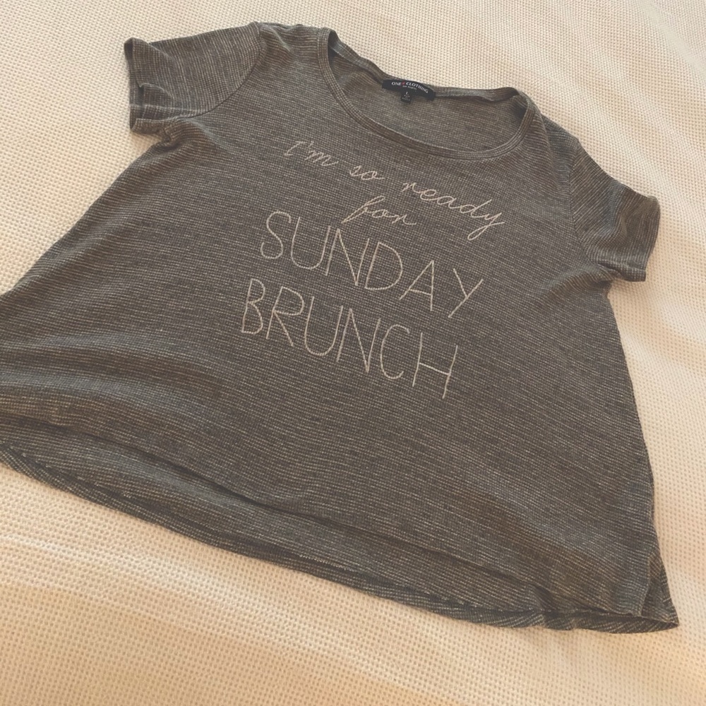 Sunday brunch tee 🥂
